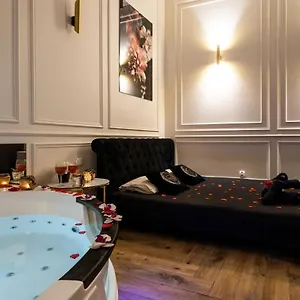https://vistula-boulevards-jacuzzi-apartment.krakowhotelspoland.com